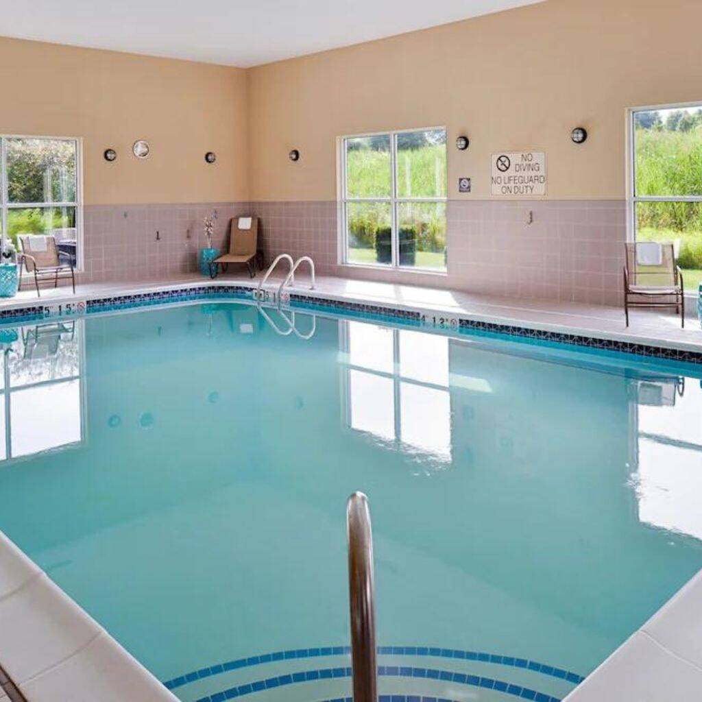 Comfort-Suites-Mt-Vernon-IL-pool
