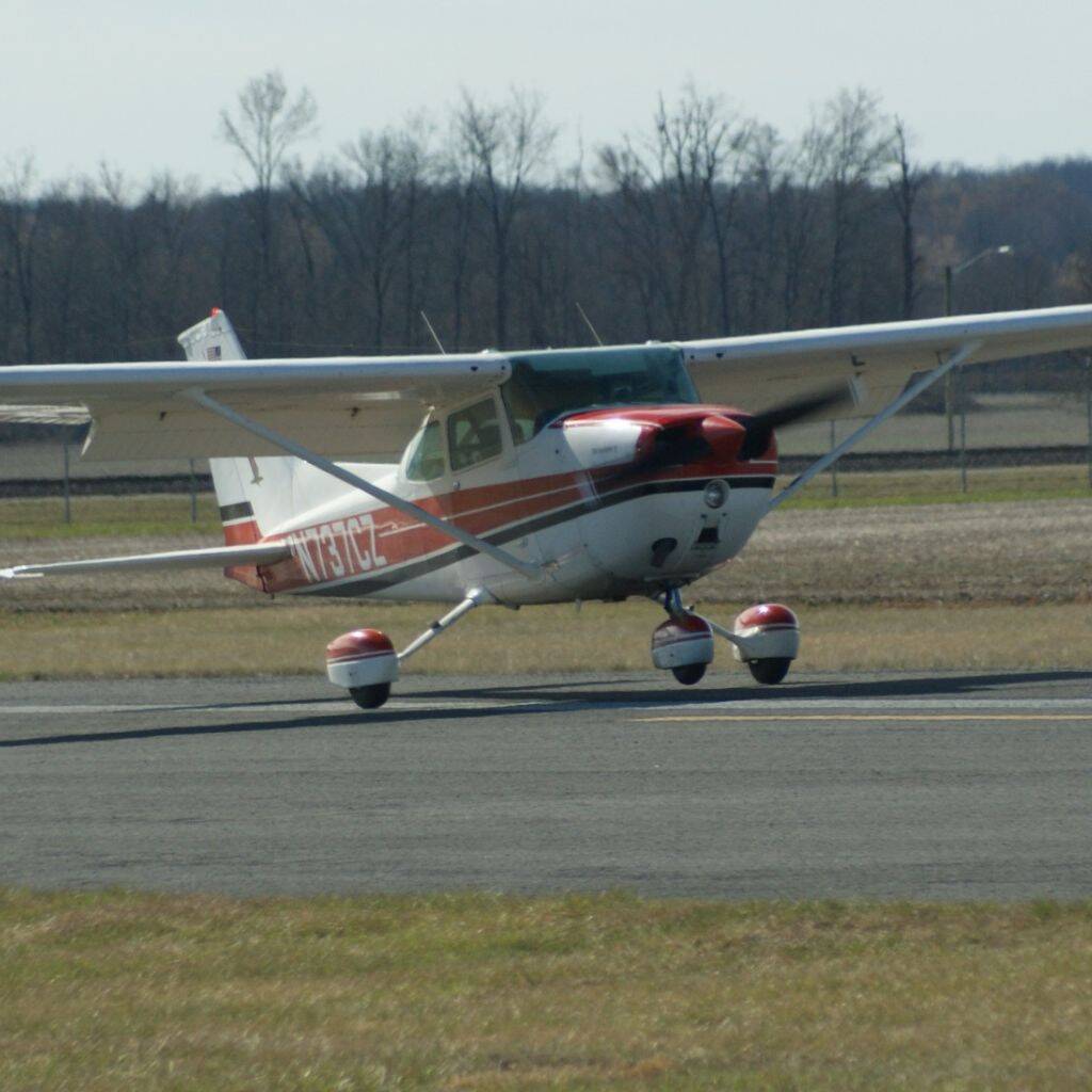 Mt-Vernon-Outland-Airport-Plane